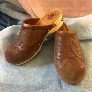 Vintage Lucky Brand | Peace Sign Leather Clogs 🌵 8.5